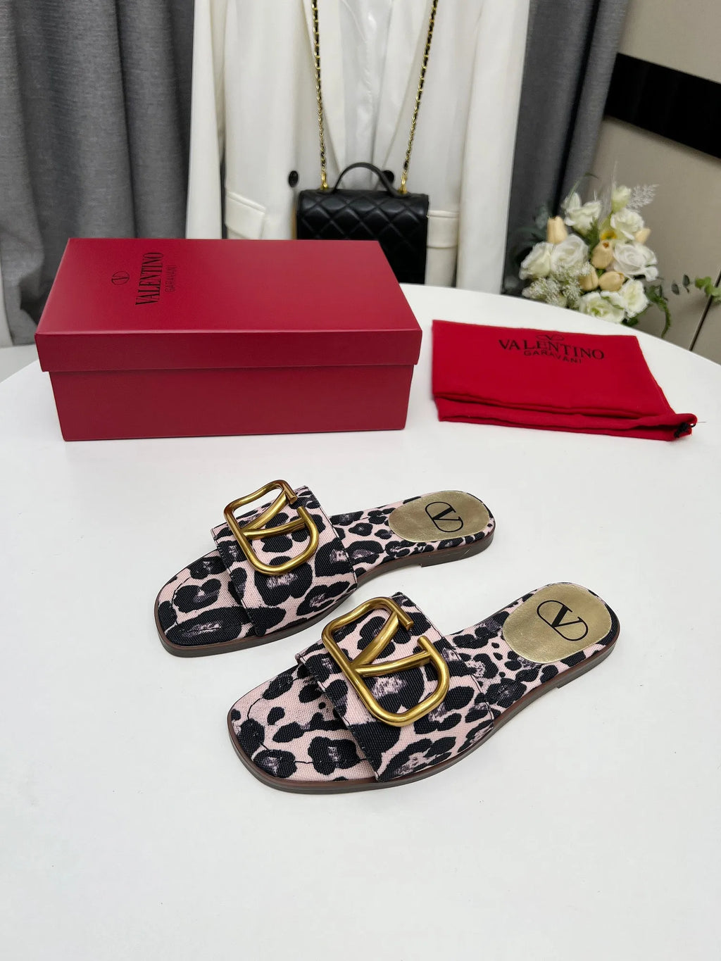Women Slippers Q7681