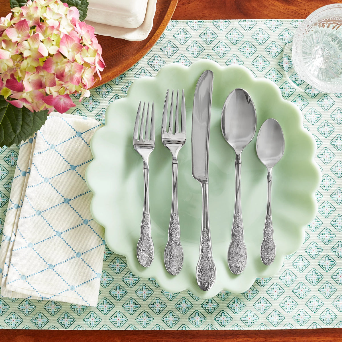 20-Piece Flatware Set J685