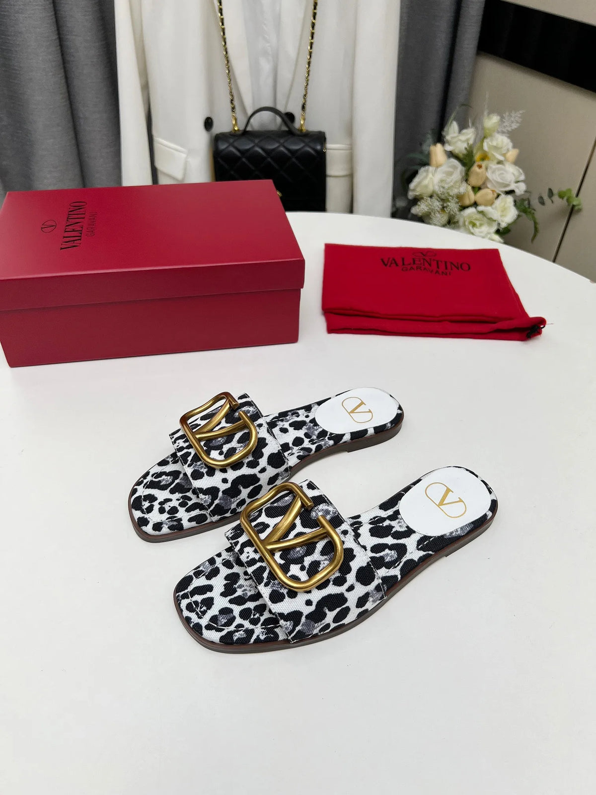 Women Slippers Q7681