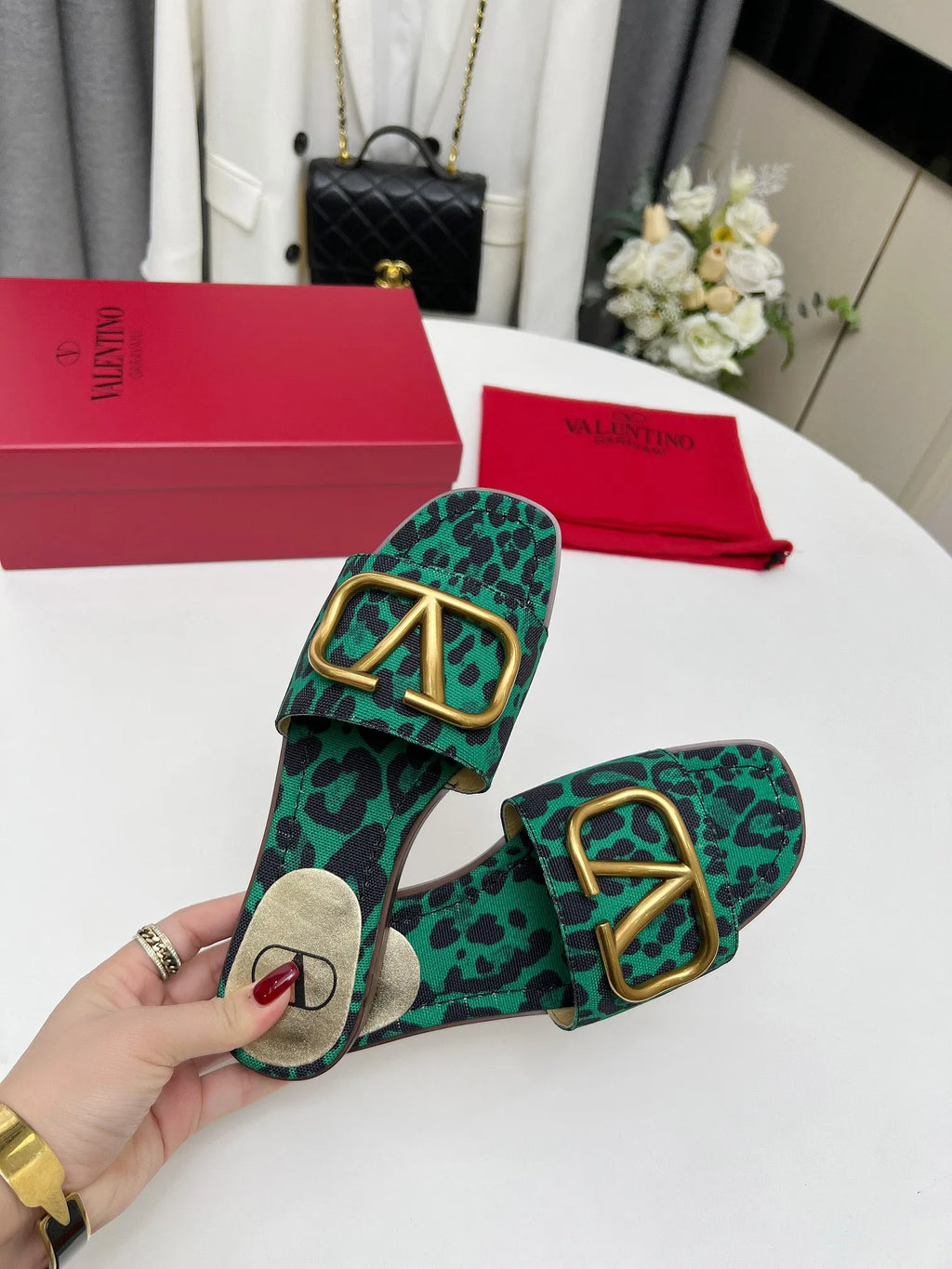Women Slippers Q7681