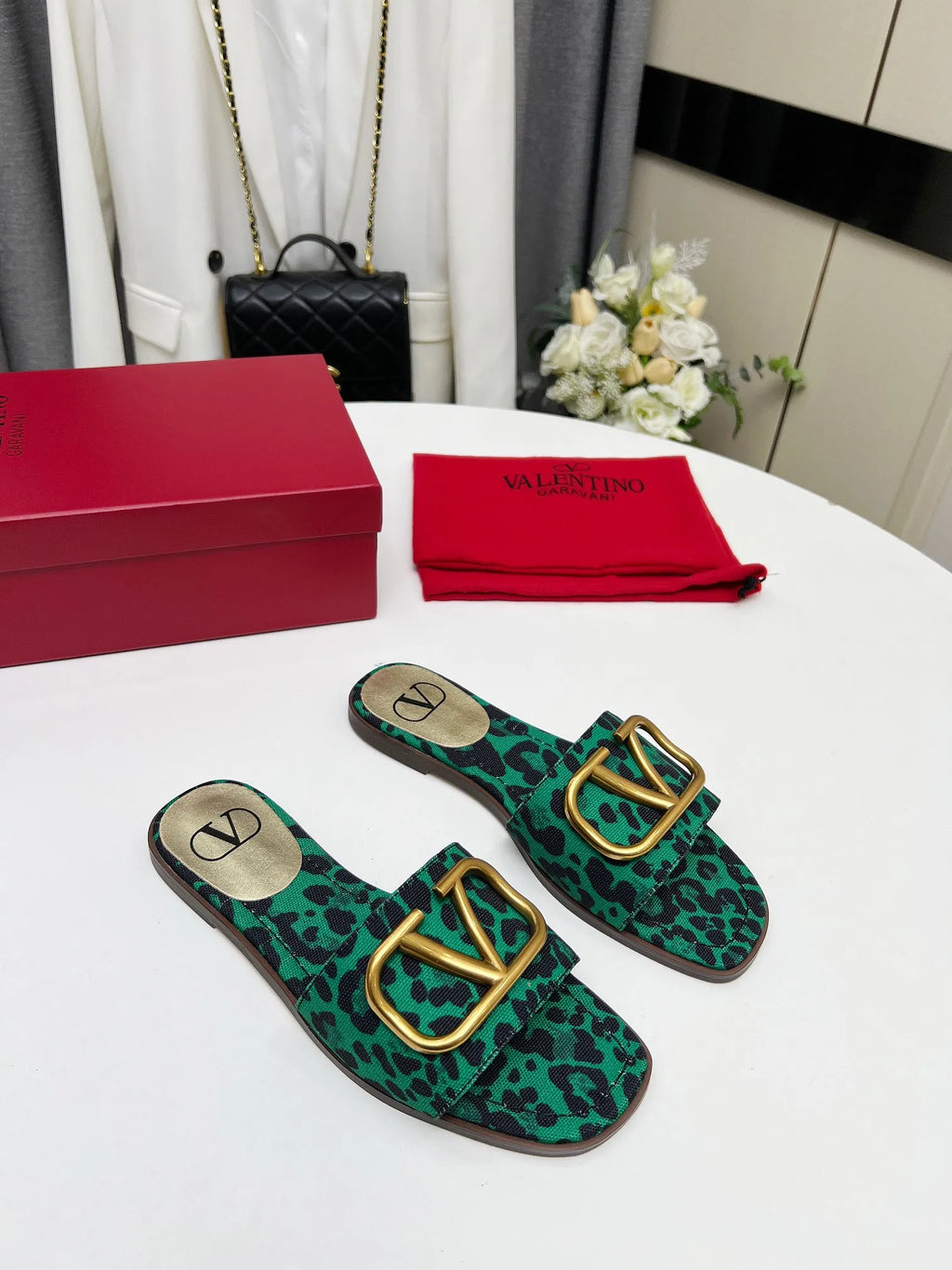 Women Slippers Q7681