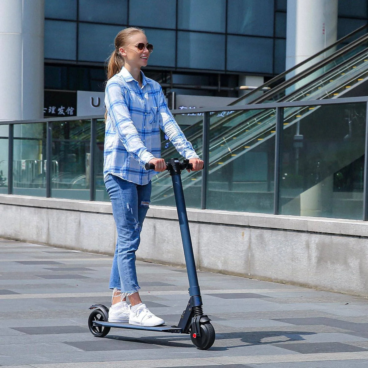 250W Lightweight Foldable Commuter Electric Scooter P123