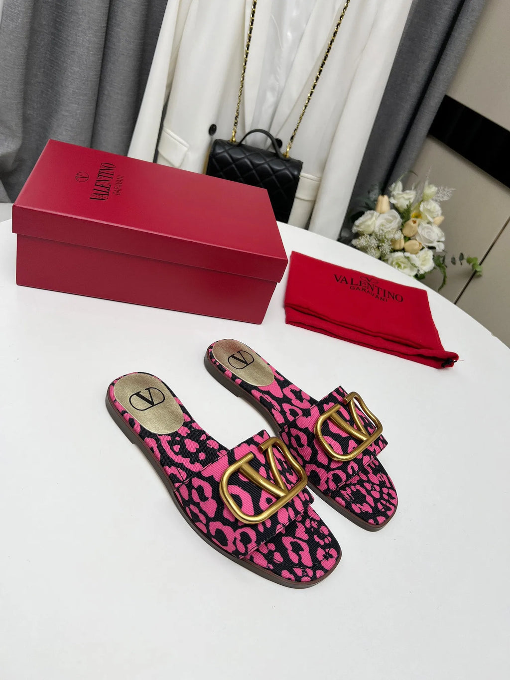 Women Slippers Q7681
