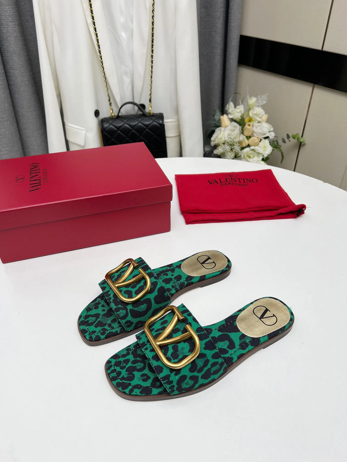 Women Slippers Q7681