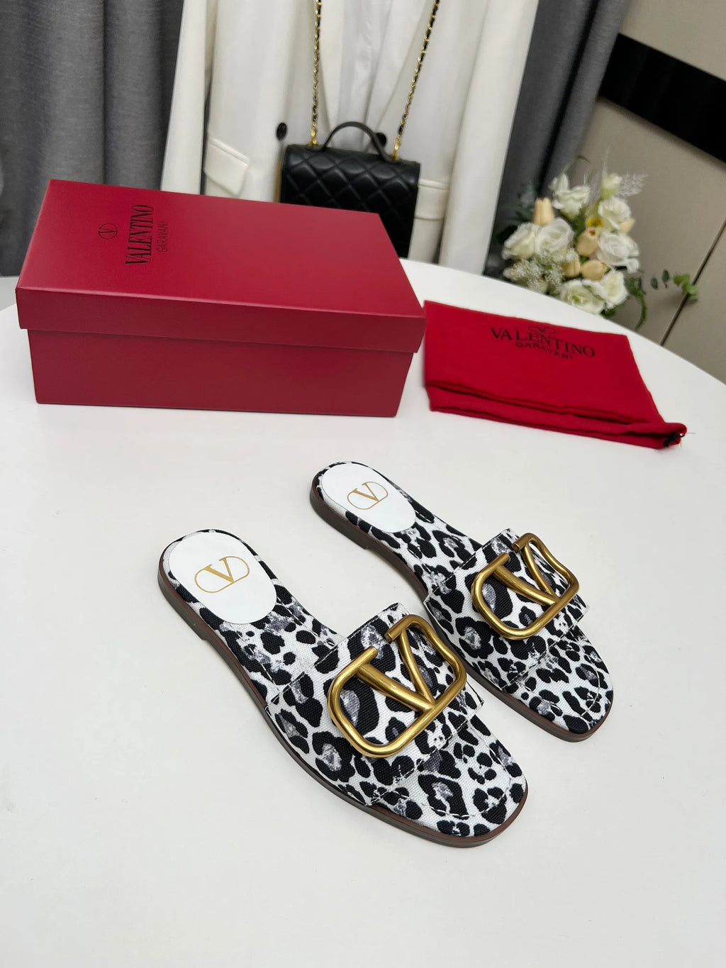 Women Slippers Q7681